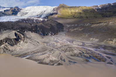 Glacier, moraines, torrent et lac glaciaire (Islande)